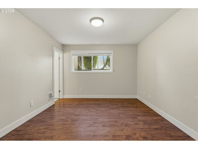 4 TOUCHSTONE 120, Lake Oswego, OR 97035