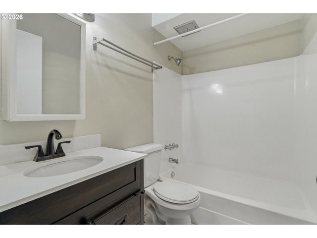 4 TOUCHSTONE 120, Lake Oswego, OR 97035