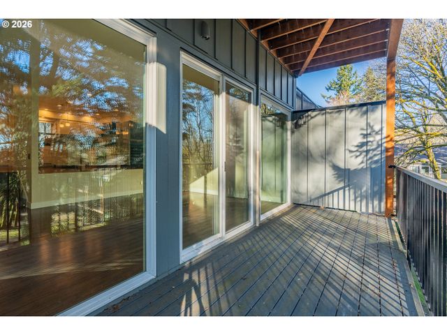 4 TOUCHSTONE 120, Lake Oswego, OR 97035