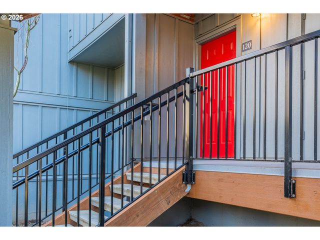 4 TOUCHSTONE 120, Lake Oswego, OR 97035
