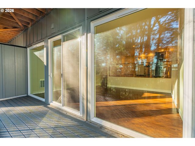 4 TOUCHSTONE 120, Lake Oswego, OR 97035