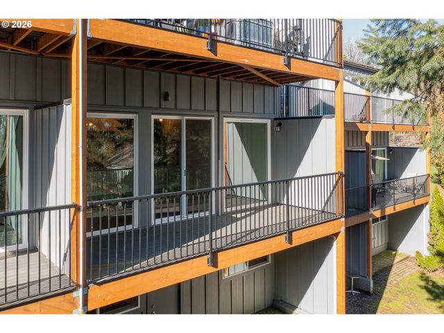 4 TOUCHSTONE 120, Lake Oswego, OR 97035