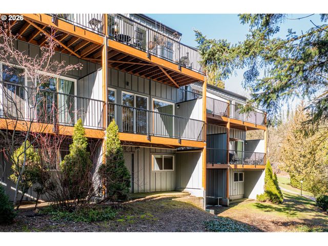 4 TOUCHSTONE 120, Lake Oswego, OR 97035