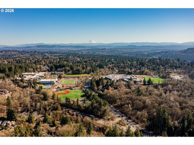 4 TOUCHSTONE 120, Lake Oswego, OR 97035