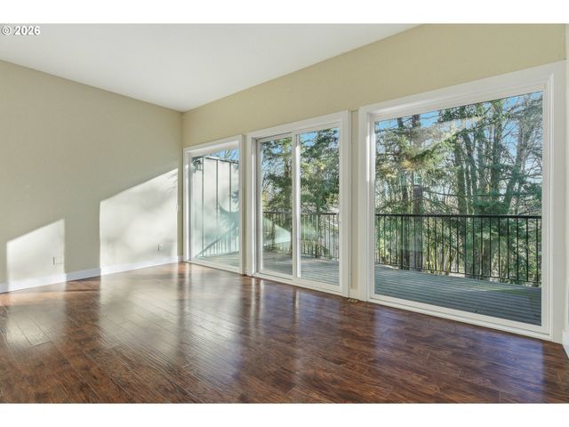 4 TOUCHSTONE 120, Lake Oswego, OR 97035