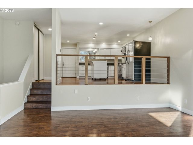 4 TOUCHSTONE 120, Lake Oswego, OR 97035