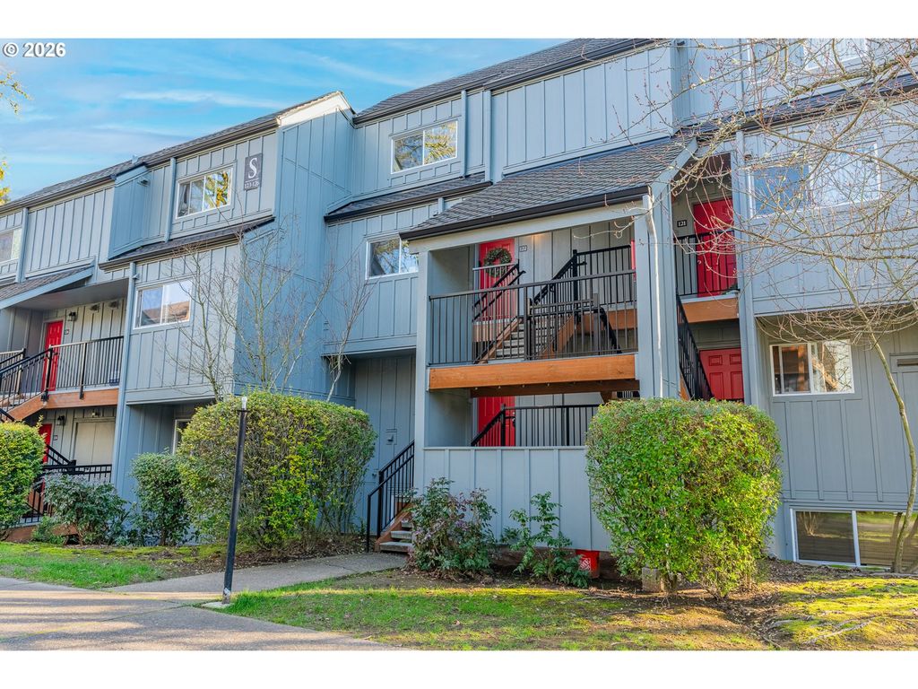 4 TOUCHSTONE 120, Lake Oswego, OR 97035