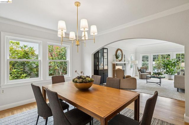 8 Hopkins Ct, Berkeley, CA 94706