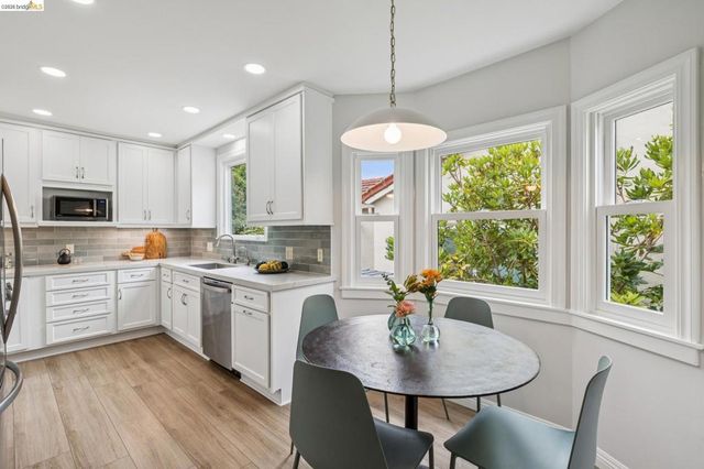 8 Hopkins Ct, Berkeley, CA 94706