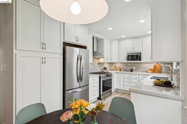 8 Hopkins Ct, Berkeley, CA 94706