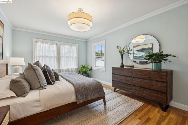 8 Hopkins Ct, Berkeley, CA 94706