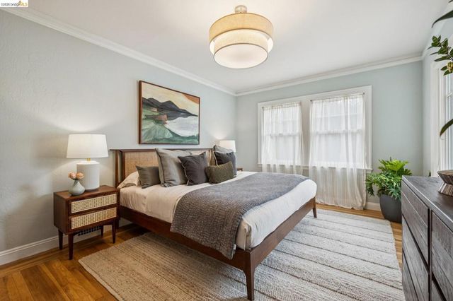 8 Hopkins Ct, Berkeley, CA 94706