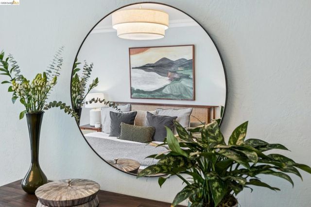 8 Hopkins Ct, Berkeley, CA 94706