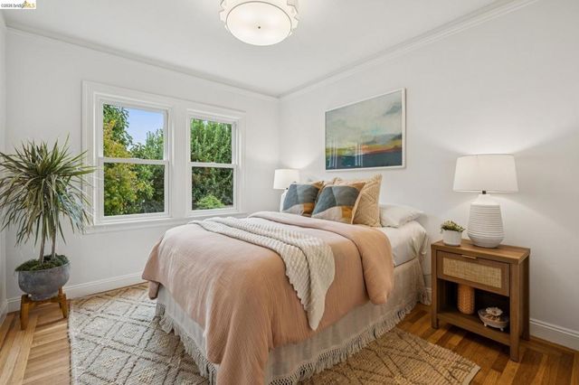 8 Hopkins Ct, Berkeley, CA 94706