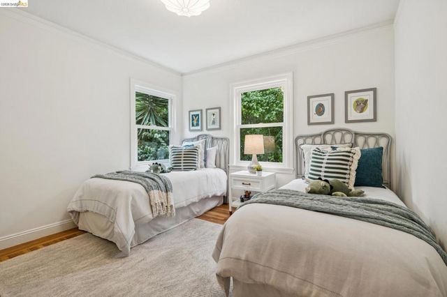 8 Hopkins Ct, Berkeley, CA 94706