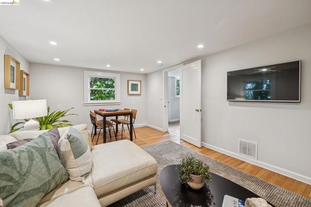 8 Hopkins Ct, Berkeley, CA 94706
