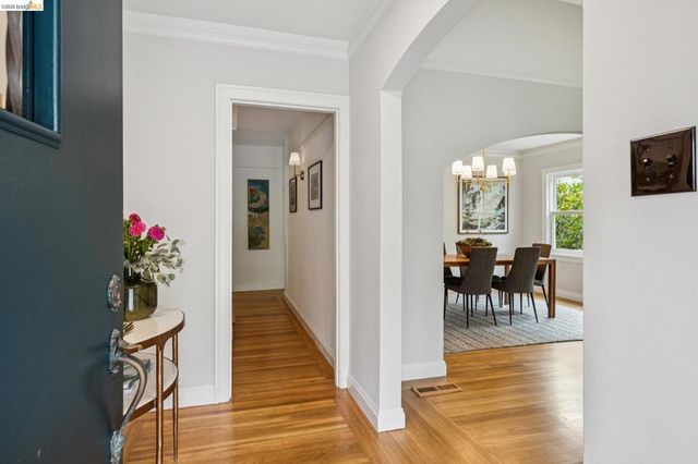 8 Hopkins Ct, Berkeley, CA 94706