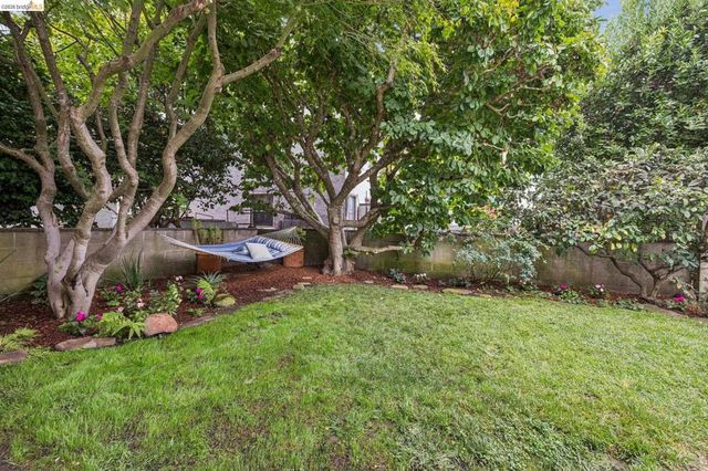 8 Hopkins Ct, Berkeley, CA 94706