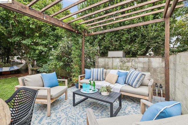 8 Hopkins Ct, Berkeley, CA 94706