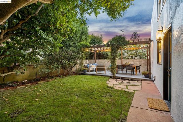 8 Hopkins Ct, Berkeley, CA 94706