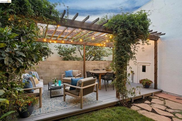 8 Hopkins Ct, Berkeley, CA 94706