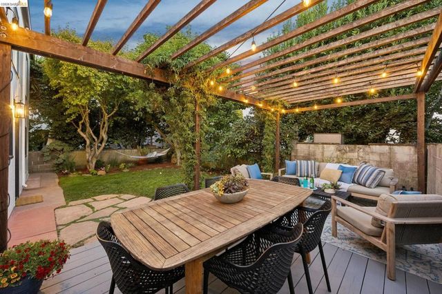 8 Hopkins Ct, Berkeley, CA 94706