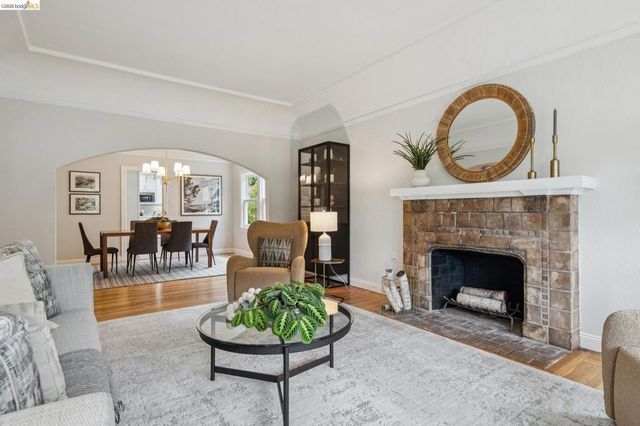 8 Hopkins Ct, Berkeley, CA 94706