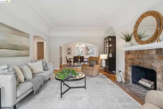 8 Hopkins Ct, Berkeley, CA 94706