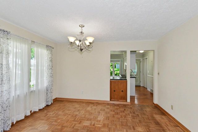 1025 W Cumberland DRIVE, Waukesha, WI 53186