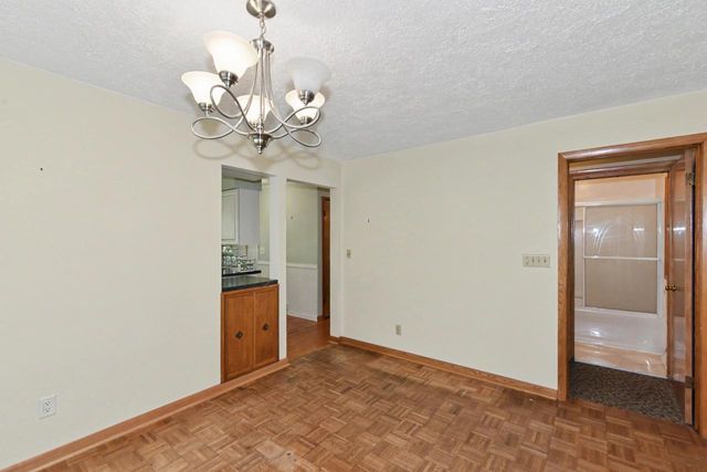 1025 W Cumberland DRIVE, Waukesha, WI 53186