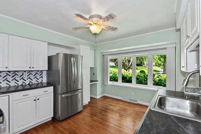 1025 W Cumberland DRIVE, Waukesha, WI 53186