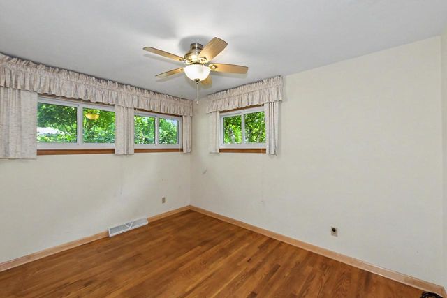 1025 W Cumberland DRIVE, Waukesha, WI 53186