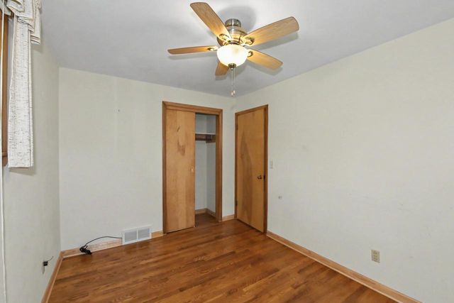 1025 W Cumberland DRIVE, Waukesha, WI 53186