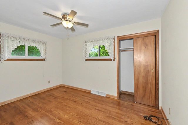 1025 W Cumberland DRIVE, Waukesha, WI 53186