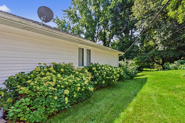 1025 W Cumberland DRIVE, Waukesha, WI 53186