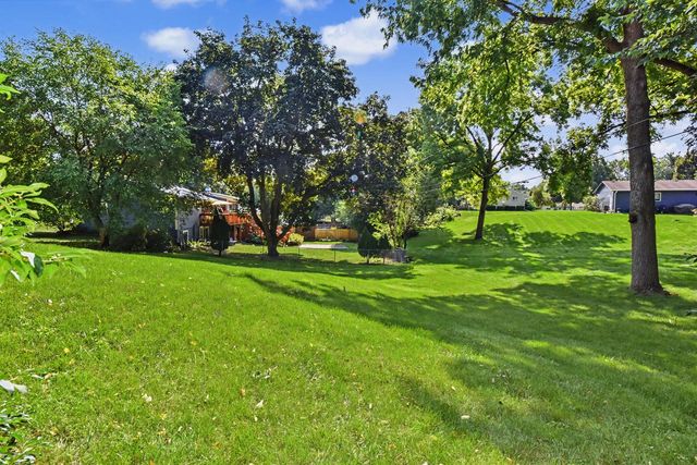 1025 W Cumberland DRIVE, Waukesha, WI 53186