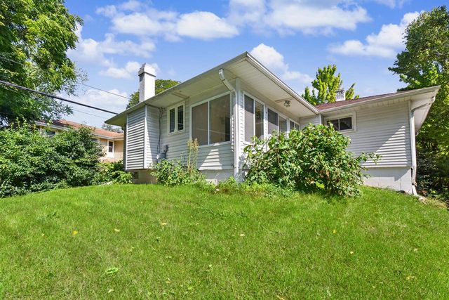 1025 W Cumberland DRIVE, Waukesha, WI 53186