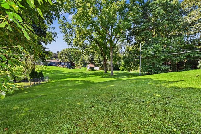 1025 W Cumberland DRIVE, Waukesha, WI 53186