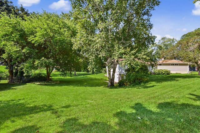 1025 W Cumberland DRIVE, Waukesha, WI 53186