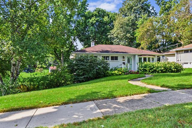 1025 W Cumberland DRIVE, Waukesha, WI 53186