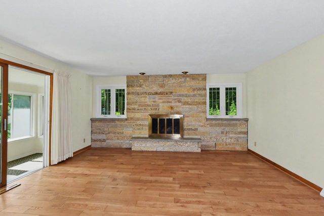 1025 W Cumberland DRIVE, Waukesha, WI 53186