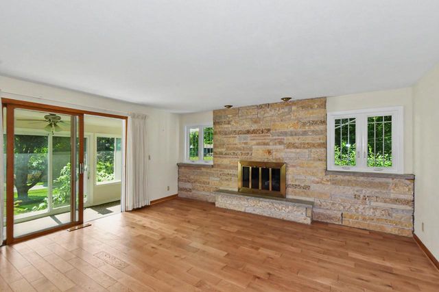 1025 W Cumberland DRIVE, Waukesha, WI 53186