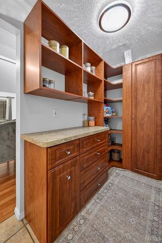 1601 Country Hill Lane, Ballwin, MO 63021