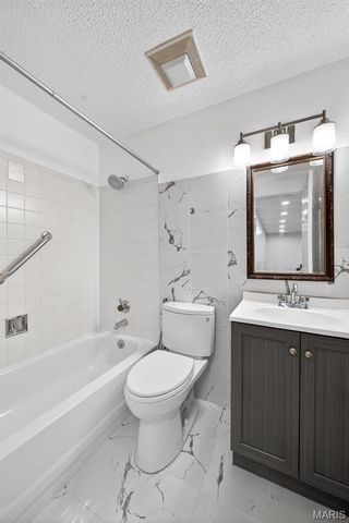 1601 Country Hill Lane, Ballwin, MO 63021