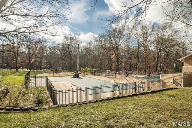 1601 Country Hill Lane, Ballwin, MO 63021