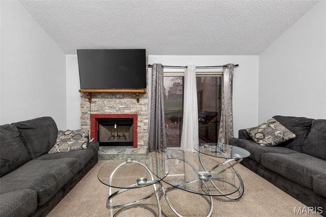 1601 Country Hill Lane, Ballwin, MO 63021