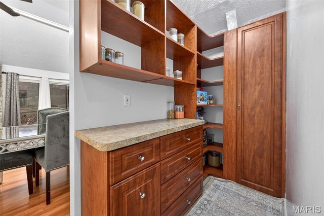 1601 Country Hill Lane, Ballwin, MO 63021