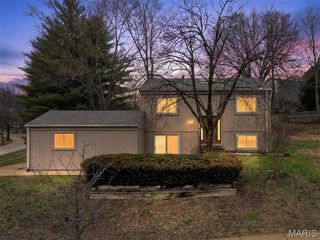 1601 Country Hill Lane, Ballwin, MO 63021