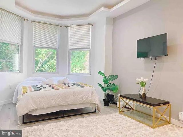 2402 SPRUCE ST, Philadelphia, PA 19103