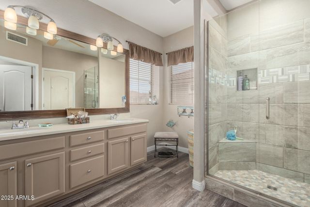 5993 W TOPEKA Drive, Glendale, AZ 85308